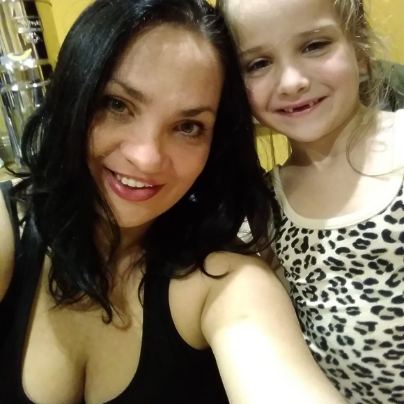 Meet your Posher, Alayne - Picture 1 of 1